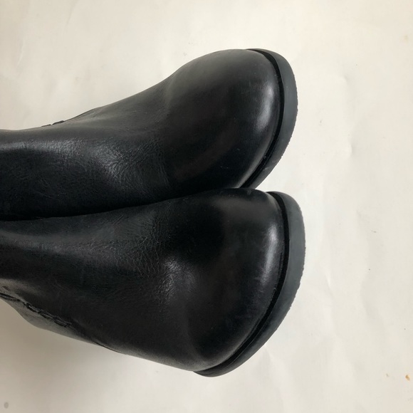 VINCE CAMUTO HIGHLAND ANKLE BOOTIES - Picture 4 of 8